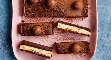 Tiramisu Cheesecake Slice