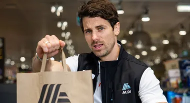 Matty J wants to pack your ALDI shopping in Sydney