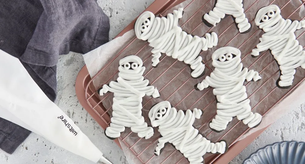 The Mummy Bread biscuits that you'll be drooling over this Halloween Recipe | New Idea