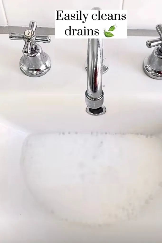 bathroom-cleaning-hacks-how-to-make-your-bathroom-smell-nice