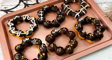 How to make Halloween themed mochi donuts