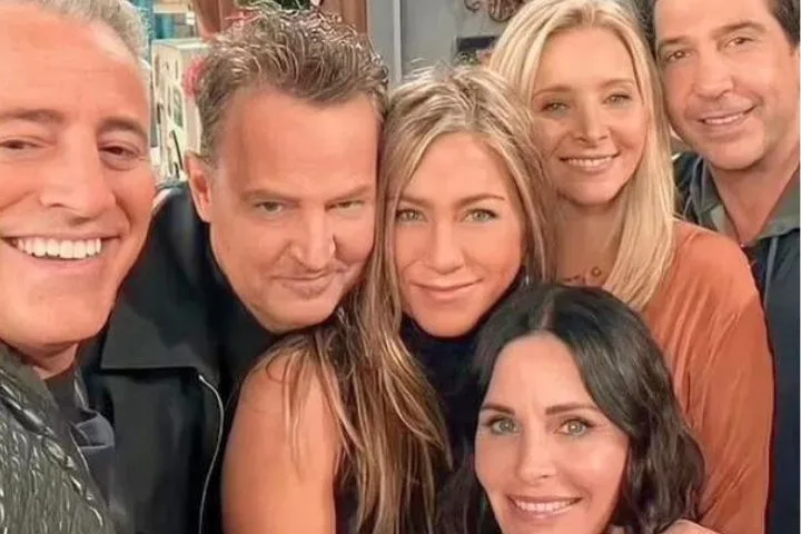 Friends cast Matthew Perry