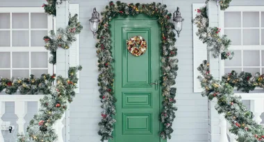 8 best outdoor Christmas decorations to radiate the cheer from within