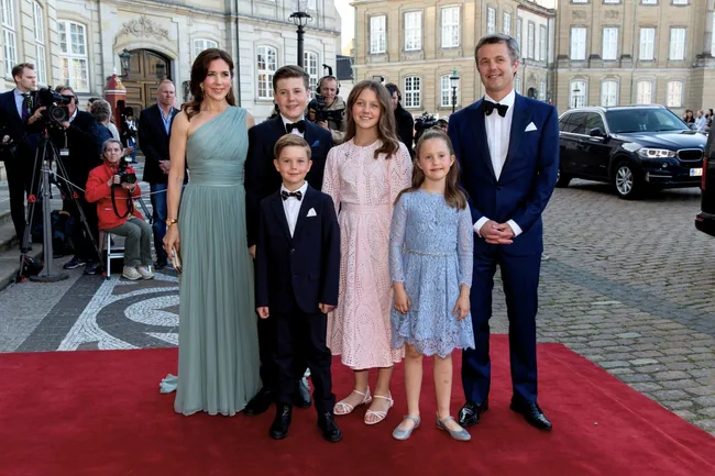 king-frederik-queen-mary-family