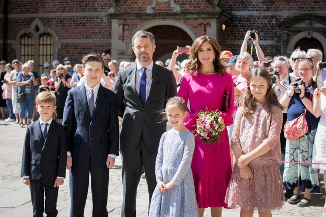 king-frederik-queen-mary-family