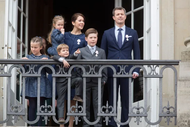 king-frederik-queen-mary-family