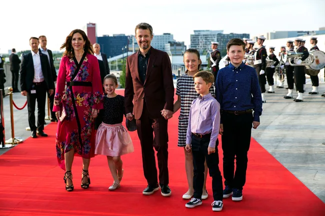 king-frederik-queen-mary-family