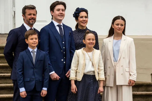 king-frederik-queen-mary-family