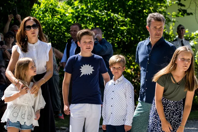 king-frederik-queen-mary-family