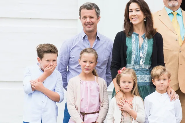 king-frederik-queen-mary-family