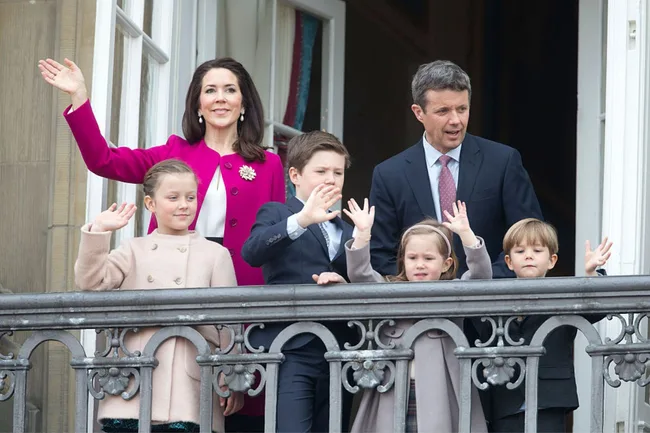 king-frederik-queen-mary-family