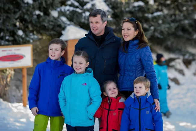 king-frederik-queen-mary-family