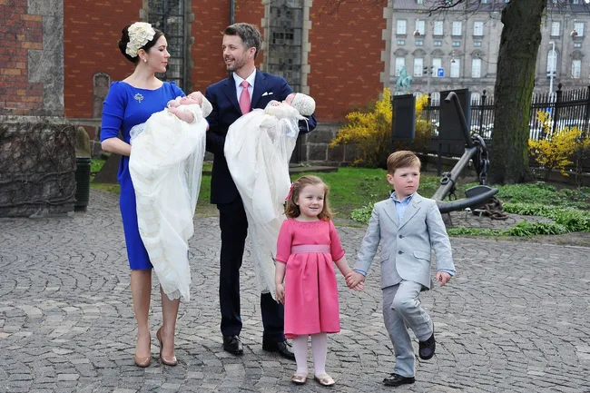 king-frederik-queen-mary-family