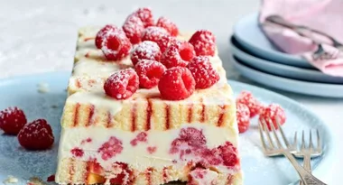 Raspberry Cheesecake Ice-Cream Log