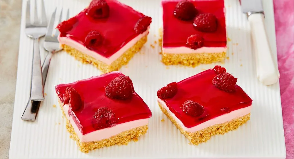Raspberry Jelly Cheesecake Slice Recipe | New Idea