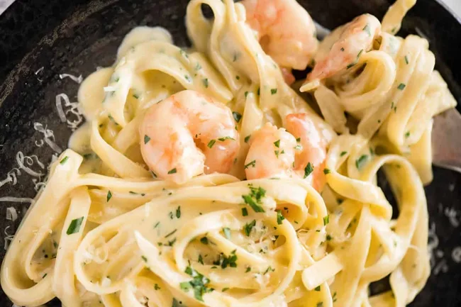 Creamy-linguine-with-prawns