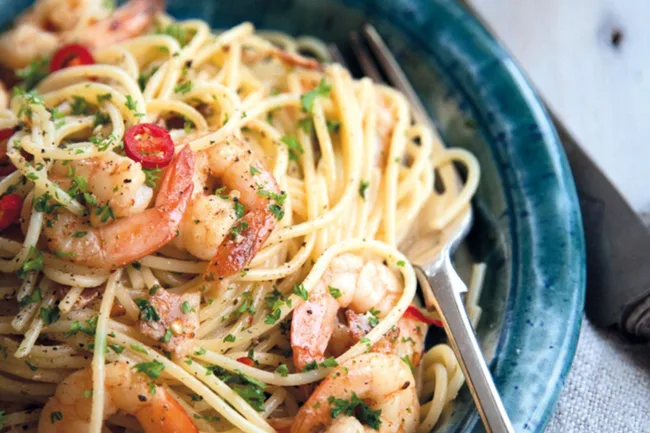 spaghetti-with-bacon-prawns