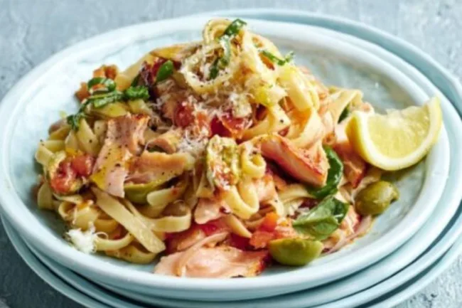 salmon-tomato-fettucine