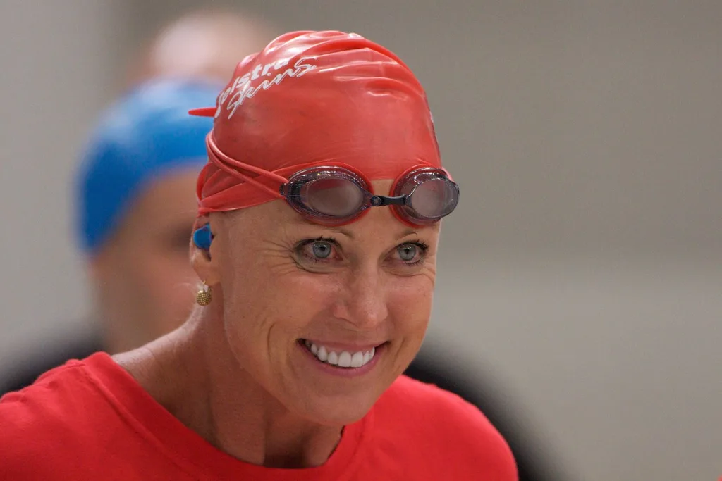 lisa-curry-swimming