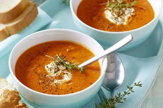 Roasted-capsicum-tomato-and-thyme-soup