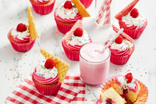 Raspberry-Sundae-Cupcakes