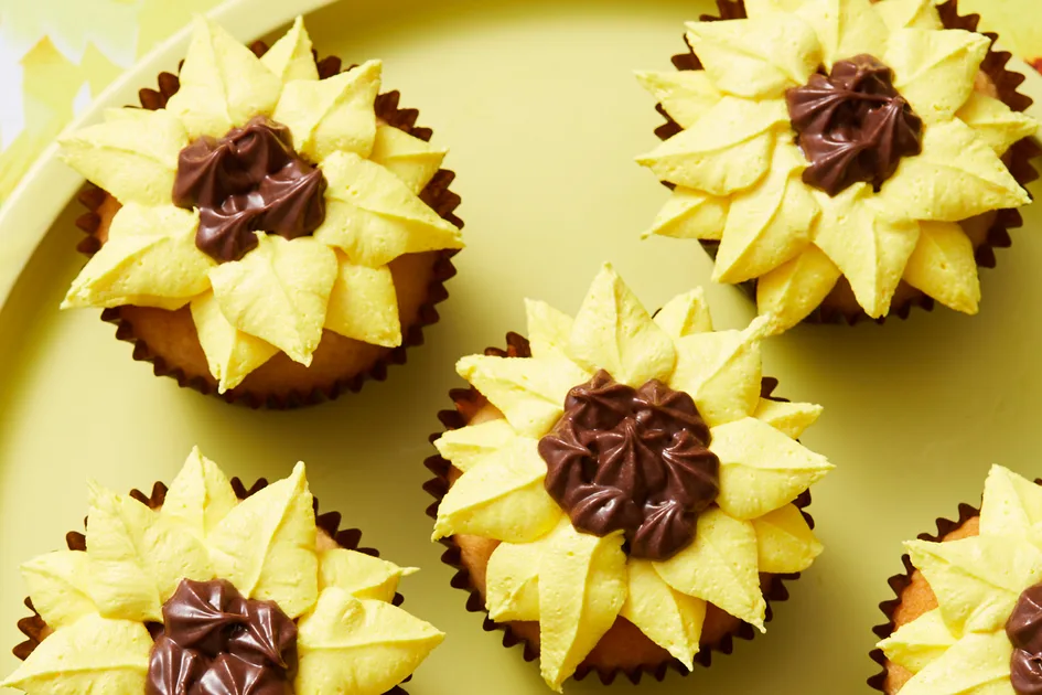 Make every day cheerful with these joyful Sunflower Cupcakes | New Idea