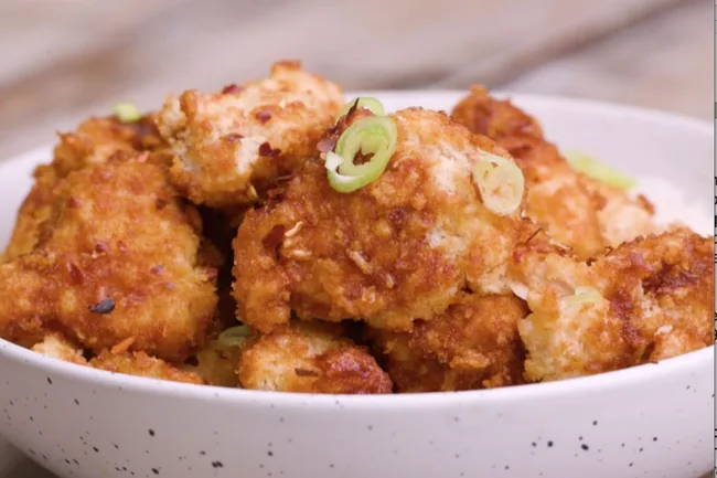 guilt-free-honey-sriracha-popcorn-chicken