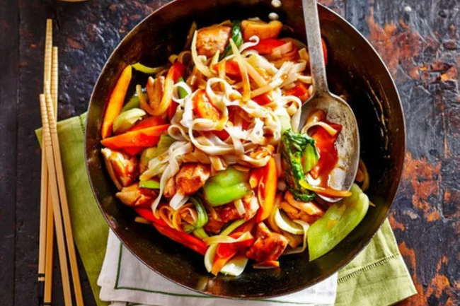 smokey-barbecue-chicken-noodles