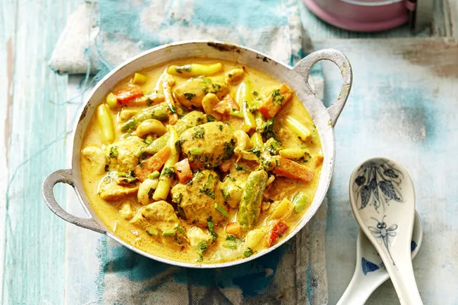 yellow-curry-chicken-vegetable-stir-fry