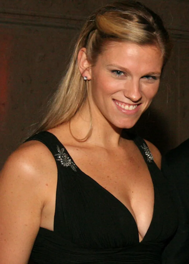 Lindsay shookus