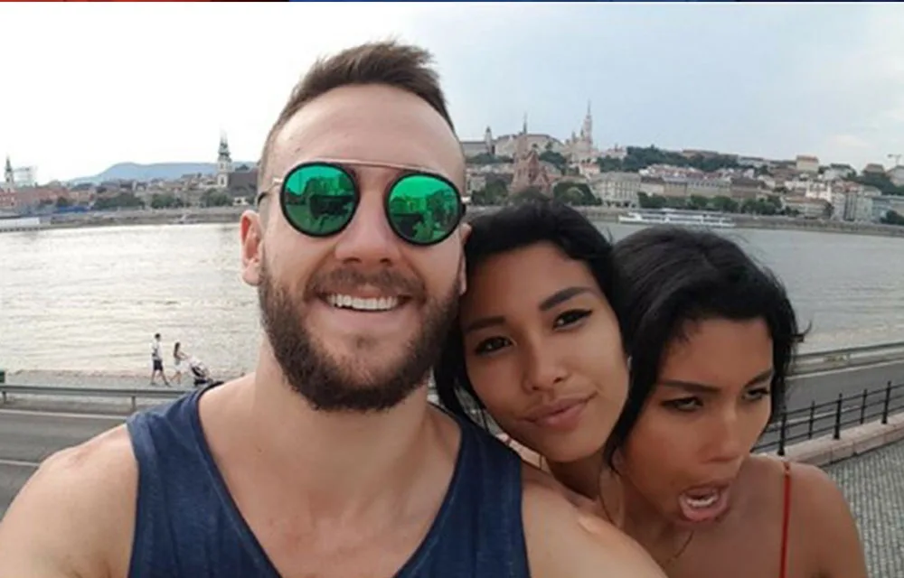 Selfie two heads