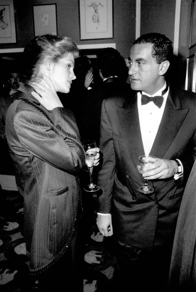 Dodi Fayed With Julia Roberts, At The Movie Premiere Party For 'Steel Magnolias', At The Elephant On The River Restaurant In London