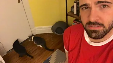 Man live-tweets encounter with terrifying ghost haunting his apartment