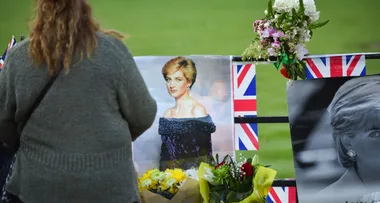 Small town unveils shocking floral tribute to Princess Diana
