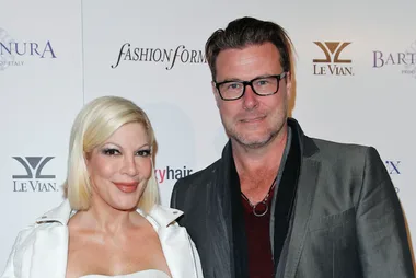 Tori Spelling alone and pregnant with baby number six