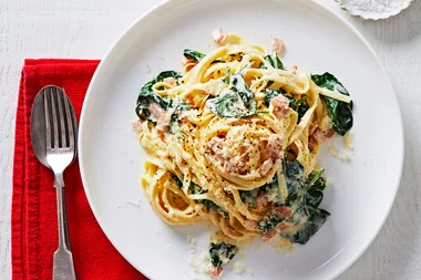 Creamy bacon and spinach linguine