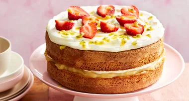 Sponge with lemon curd and cream