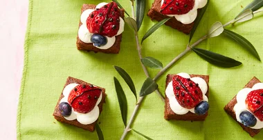 Ladybugs chocolate cake squares