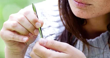The internet is losing it over this mum’s genius splinter removal hack