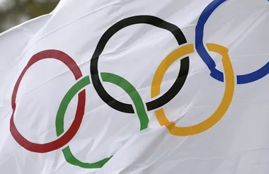 Australian Olympic star sells gold medals to pay off debts