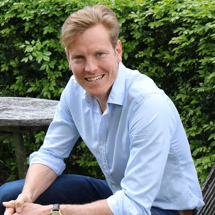 Dr Lewis Hunt