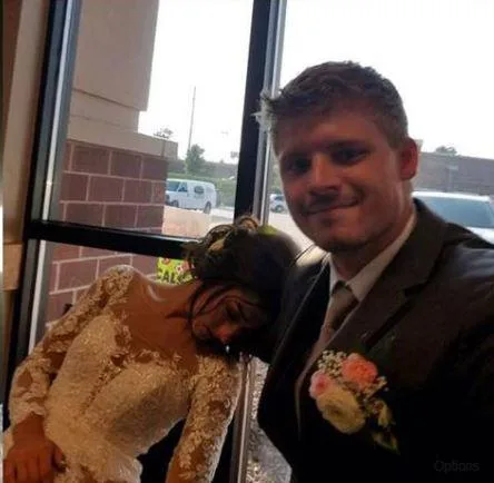 Bride suffers allergic reaction to her wedding bouquet