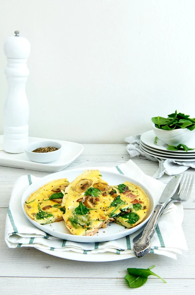 Bacon, mushroom and spinach frittata