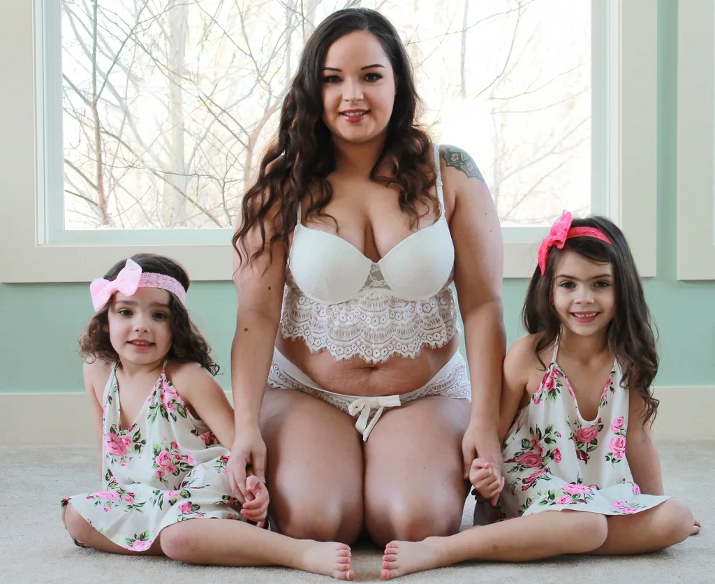 Mum becomes internet star after learning to love her stretchmarks