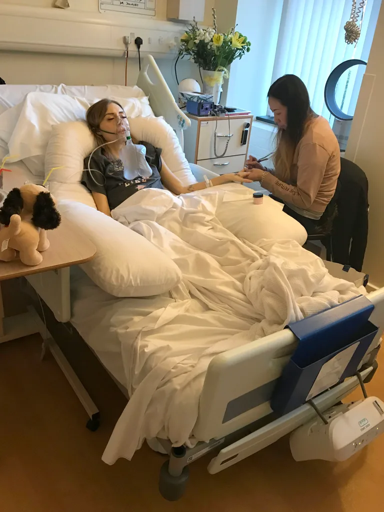 Heartbreaking photo shows terminally ill 28-year-old having manicure with days to live