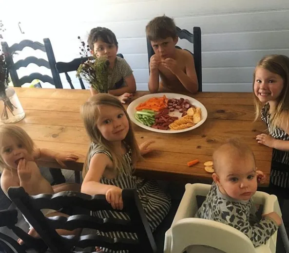 What it’s REALLY like to have six kids under six