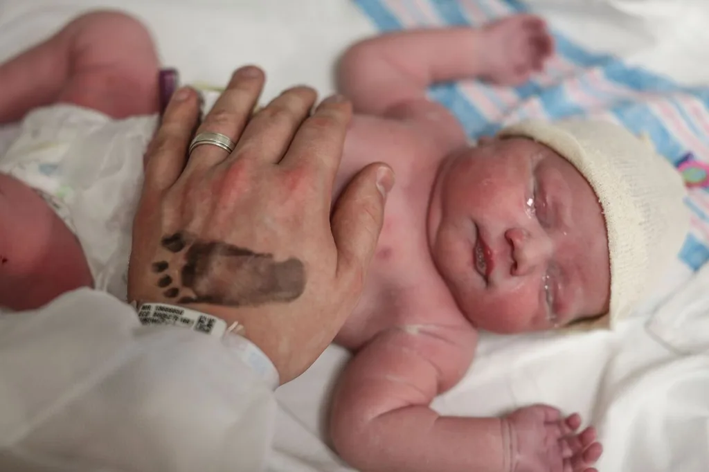 Baby Annabelle was born inside her amniotic sac &ndash; see the incredible pics