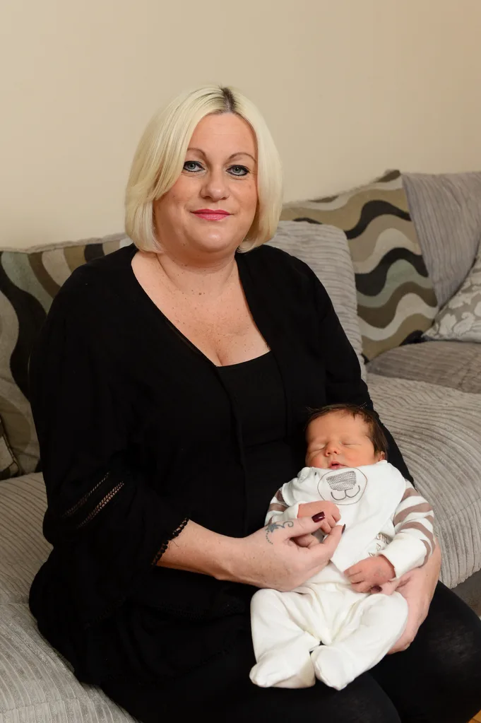 Bridesmaid tells: ‘I had a baby with the GROOM’