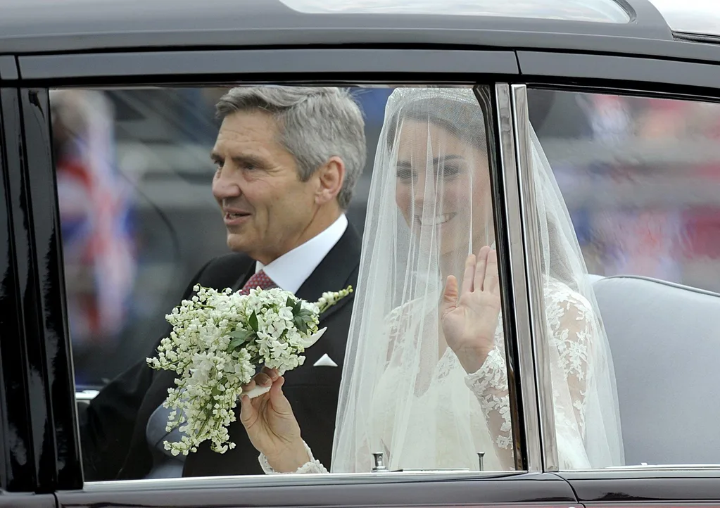 Royal Wedding 2018 LIVE: From the dress to the kiss – every detail you need to know