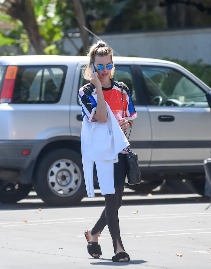 Margot Robbie pictured with shock injury